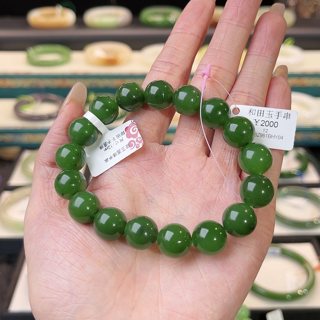 和田玉手镯未镶嵌辣绿