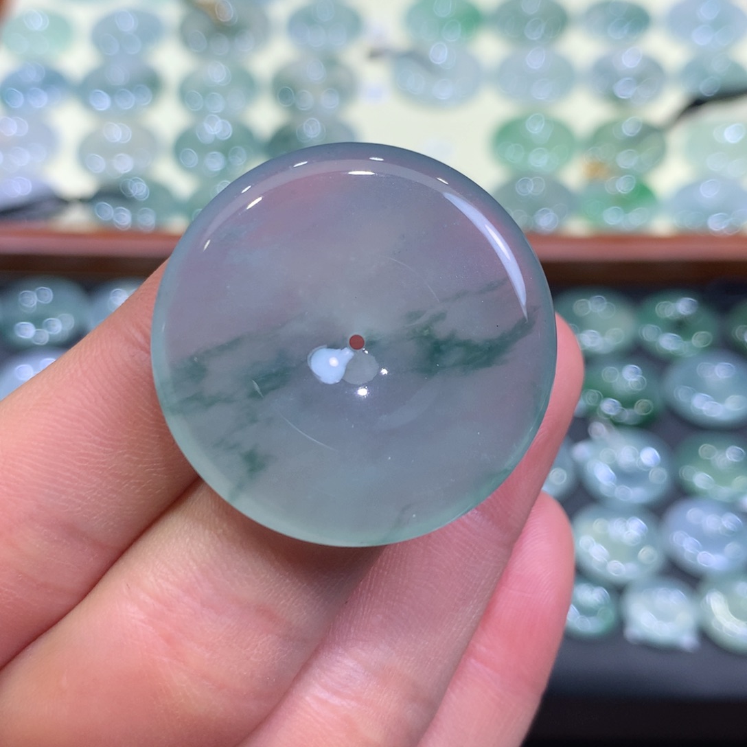 翡翠颈饰未镶嵌平安扣