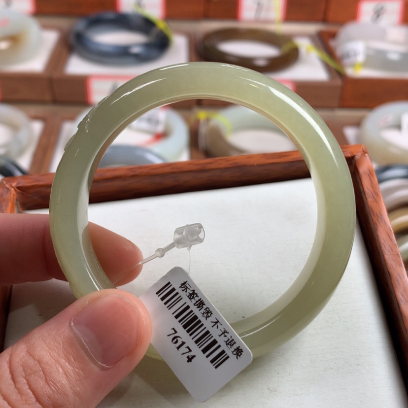 【闪购商品】和田玉手镯未镶嵌51.7