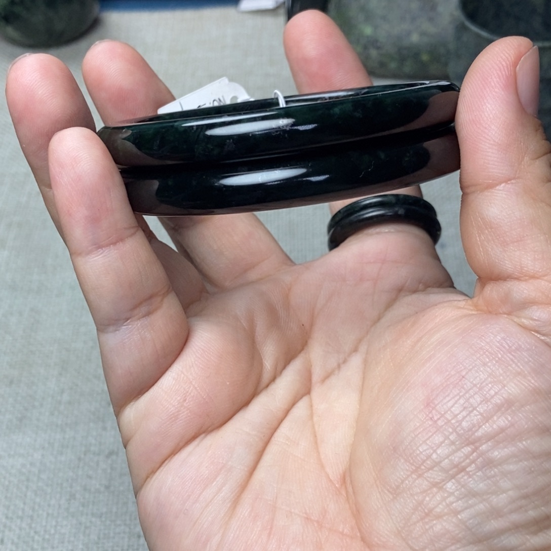 爱***孩蛇纹石玉未镶嵌手镯