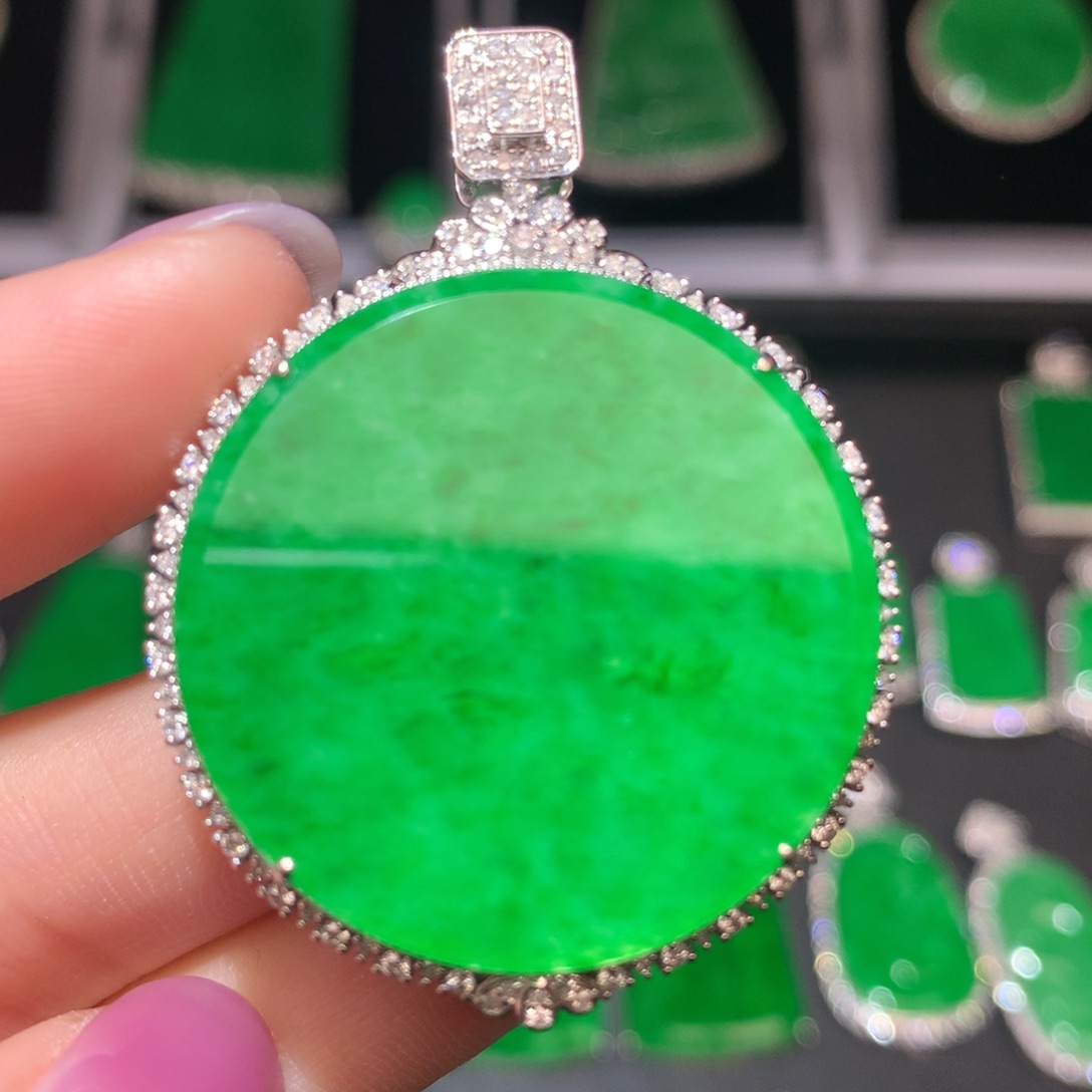 翡翠颈饰18K金镶嵌翡翠