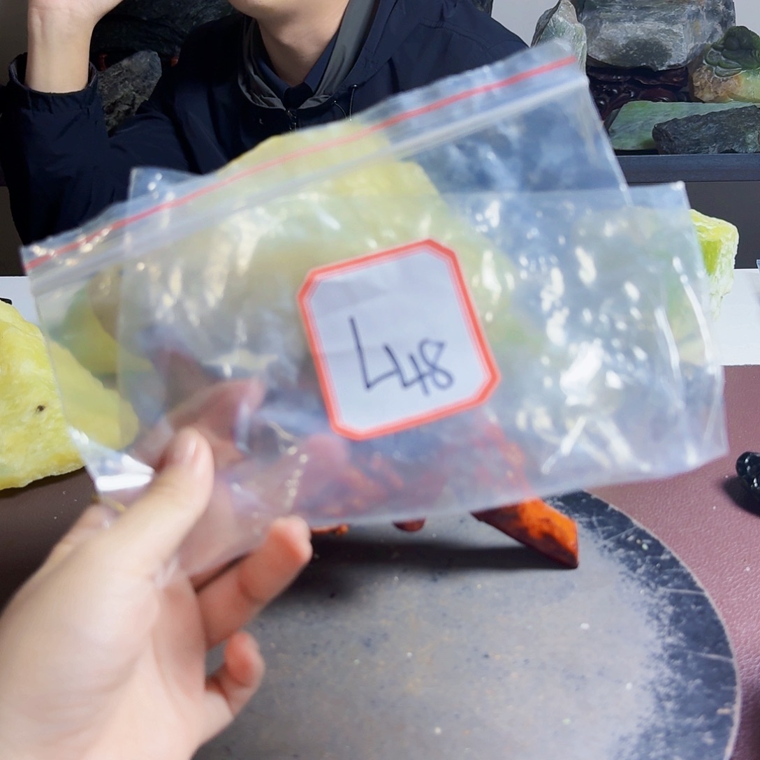Ｍ***）未镶嵌蛇纹石玉原石料