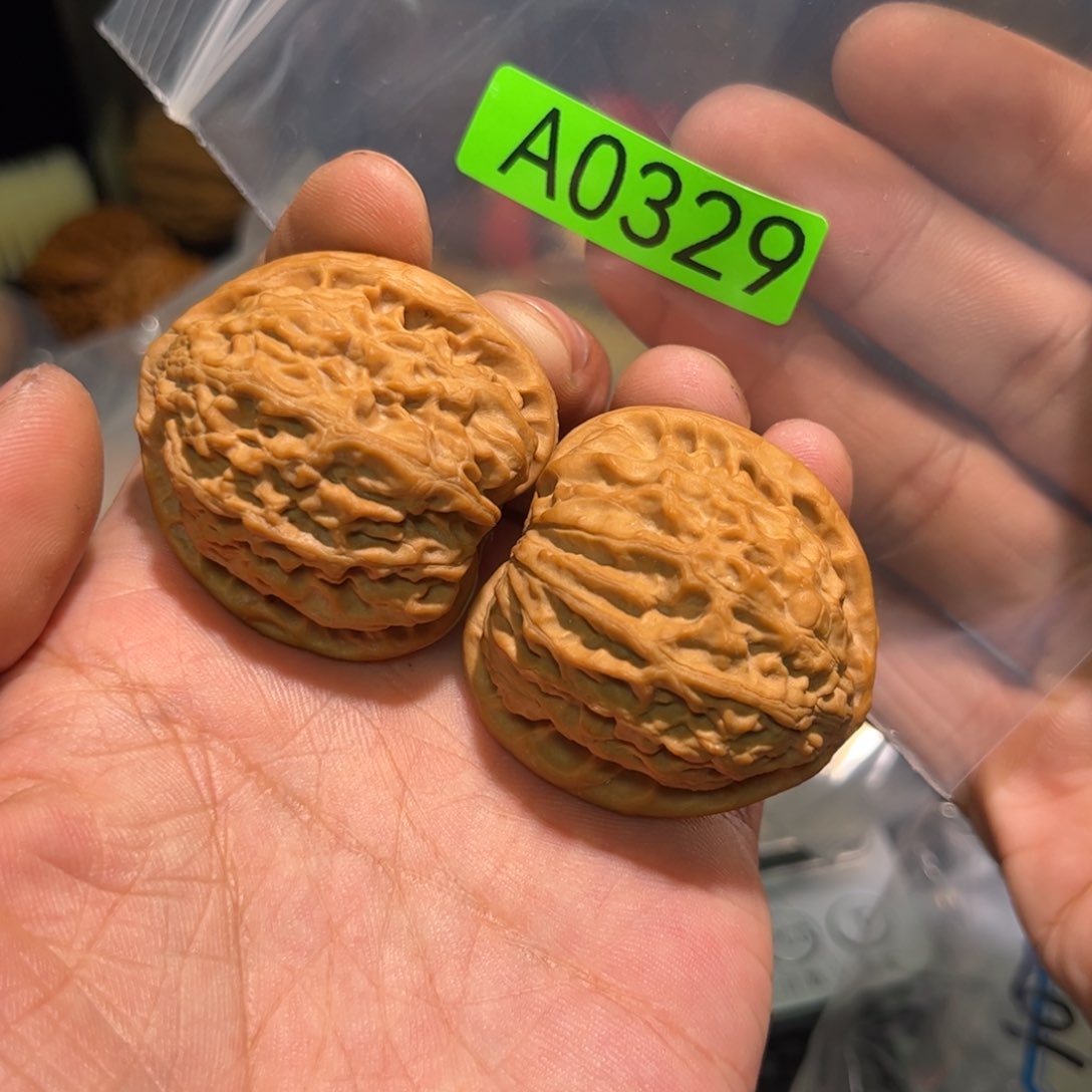 文玩核桃吊坠38金牛