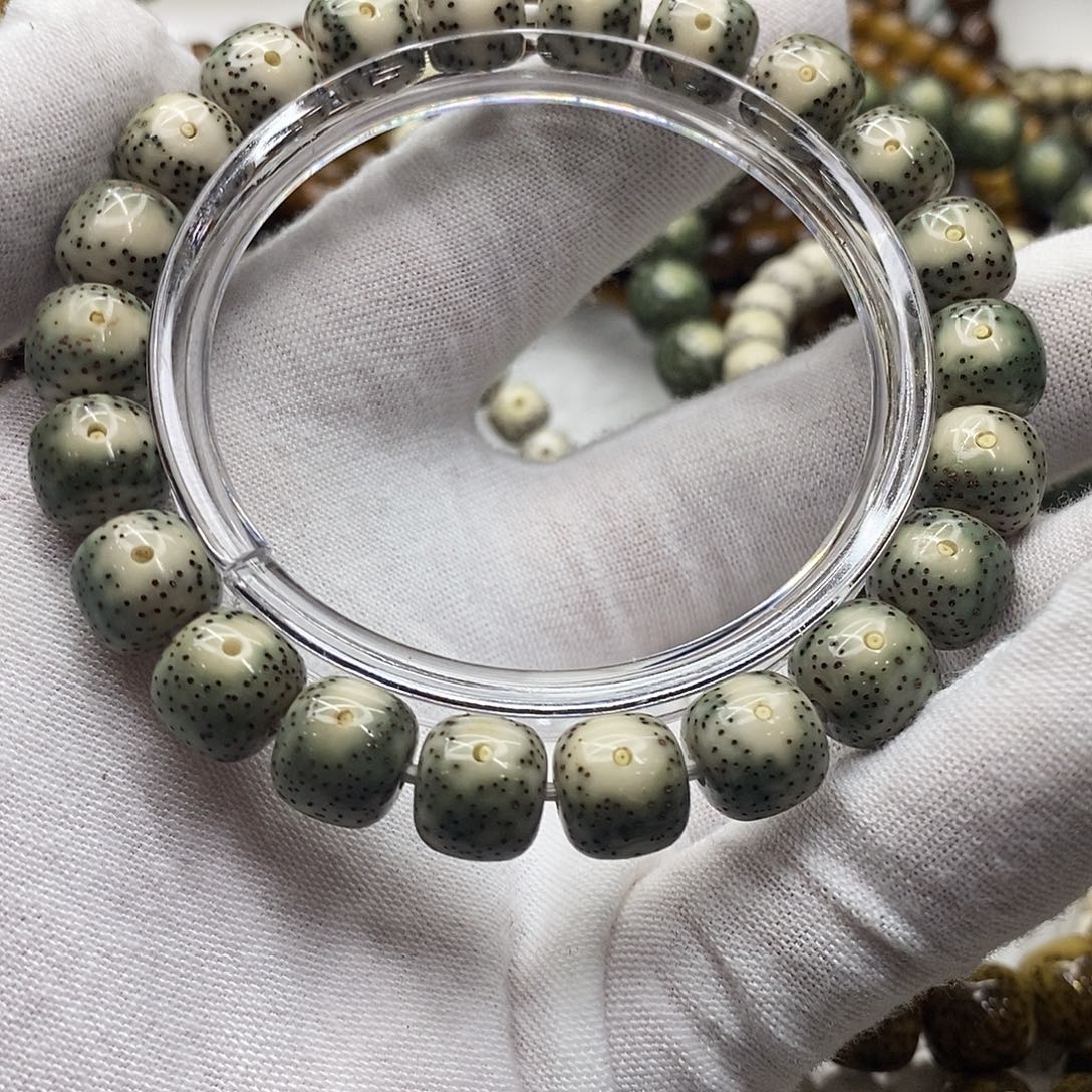 婷***。吊坠星月菩提海南原生态星月菩提