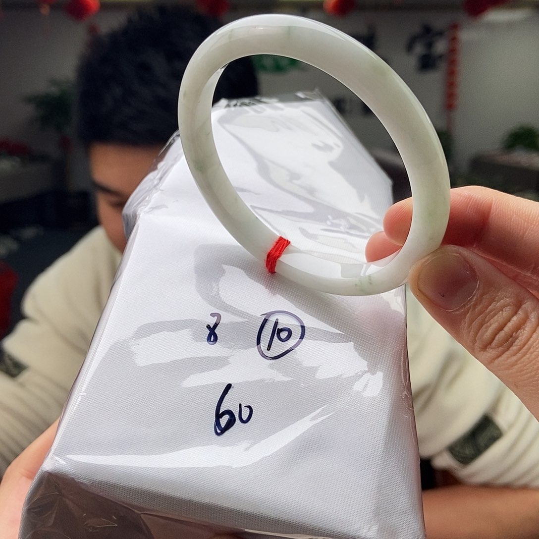 翡翠手镯未镶嵌拍一发一