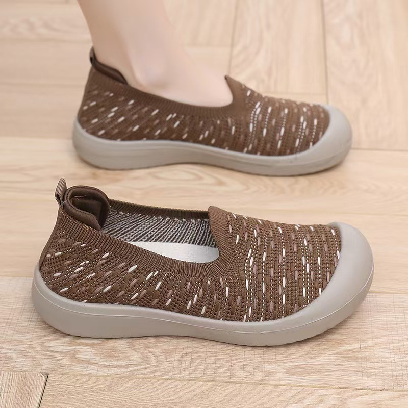 新款女士夏季透气舒适软底防滑单鞋休闲一脚蹬妈妈鞋