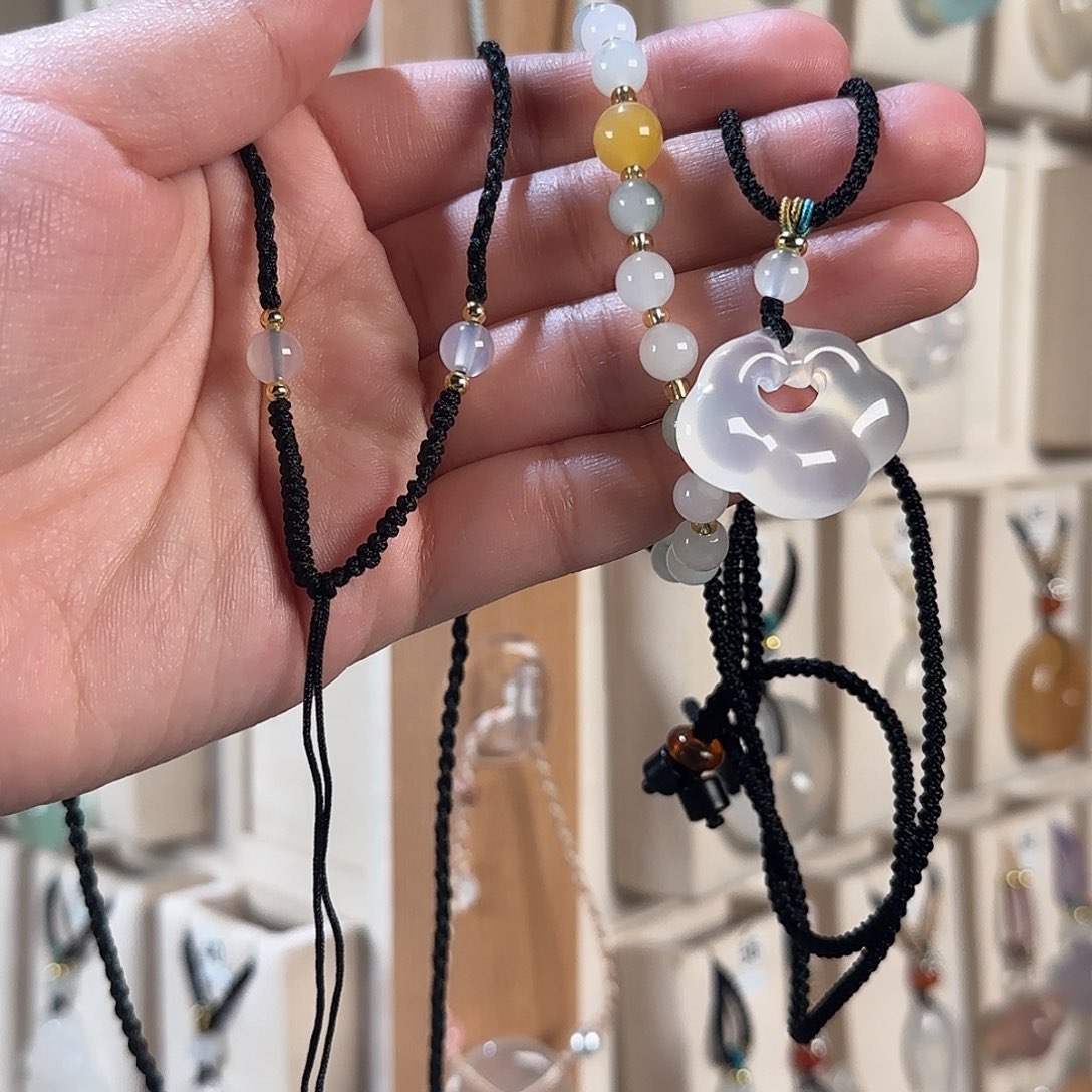 二***三玛瑙/玉髓未镶嵌颈饰