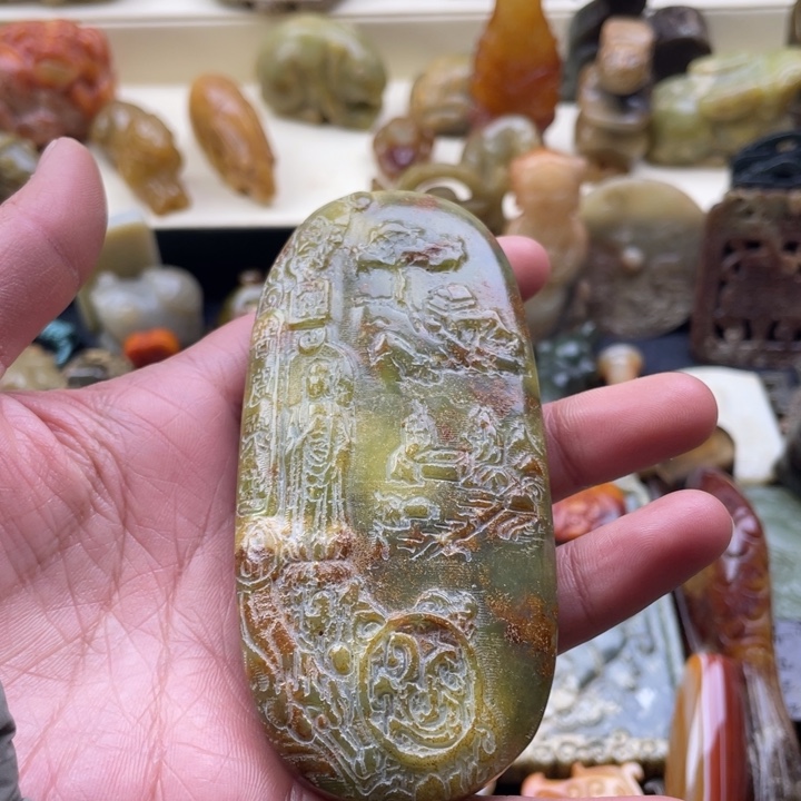 蛇纹石玉颈饰未镶嵌