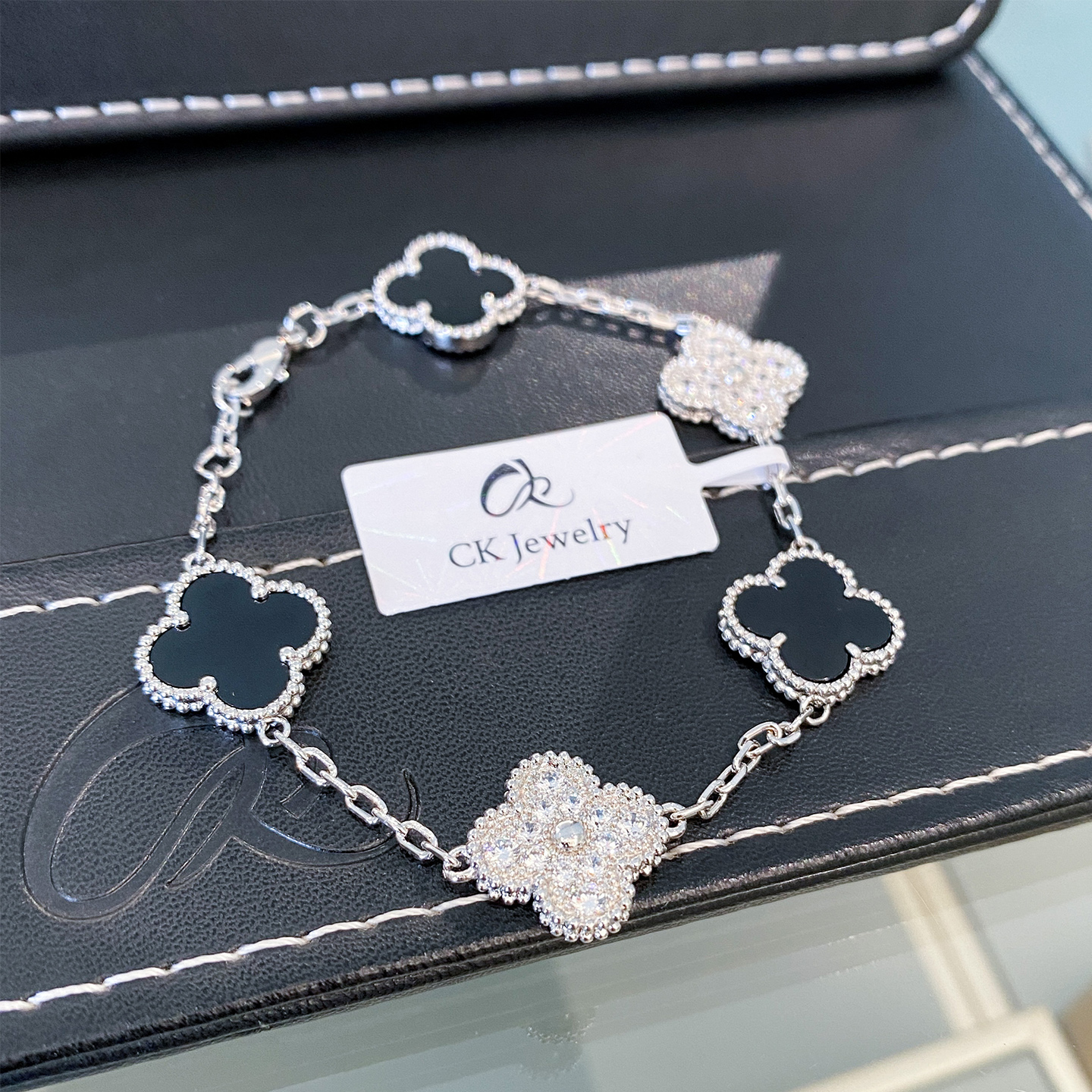 银3黑花片  玛瑙幸运草手链 B1406