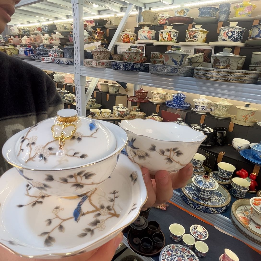 这些盖碗很漂亮！！！