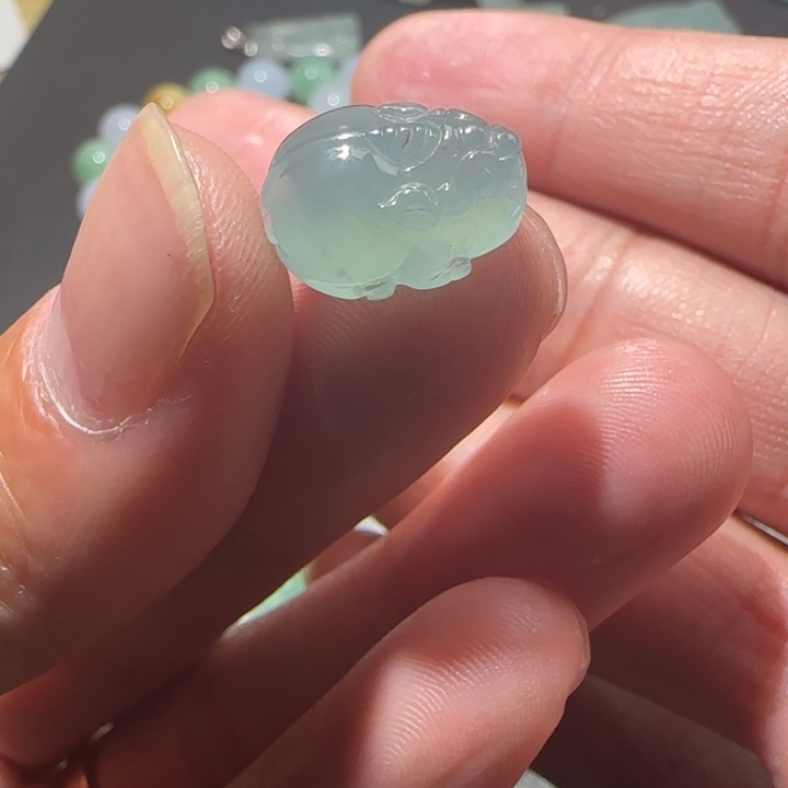 定制翡翠未镶嵌天然翡翠貔貅