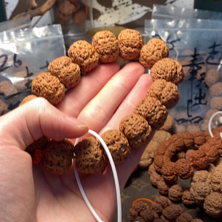 杨***露金刚菩提手串22梁粗筋蜂王梅花超头