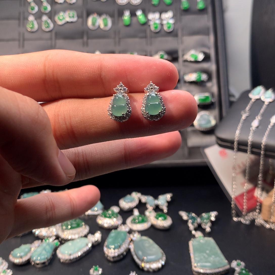 翡翠未镶嵌耳钉耳钉