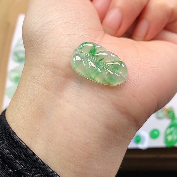 翡翠吊坠(不含链)未镶嵌叶子