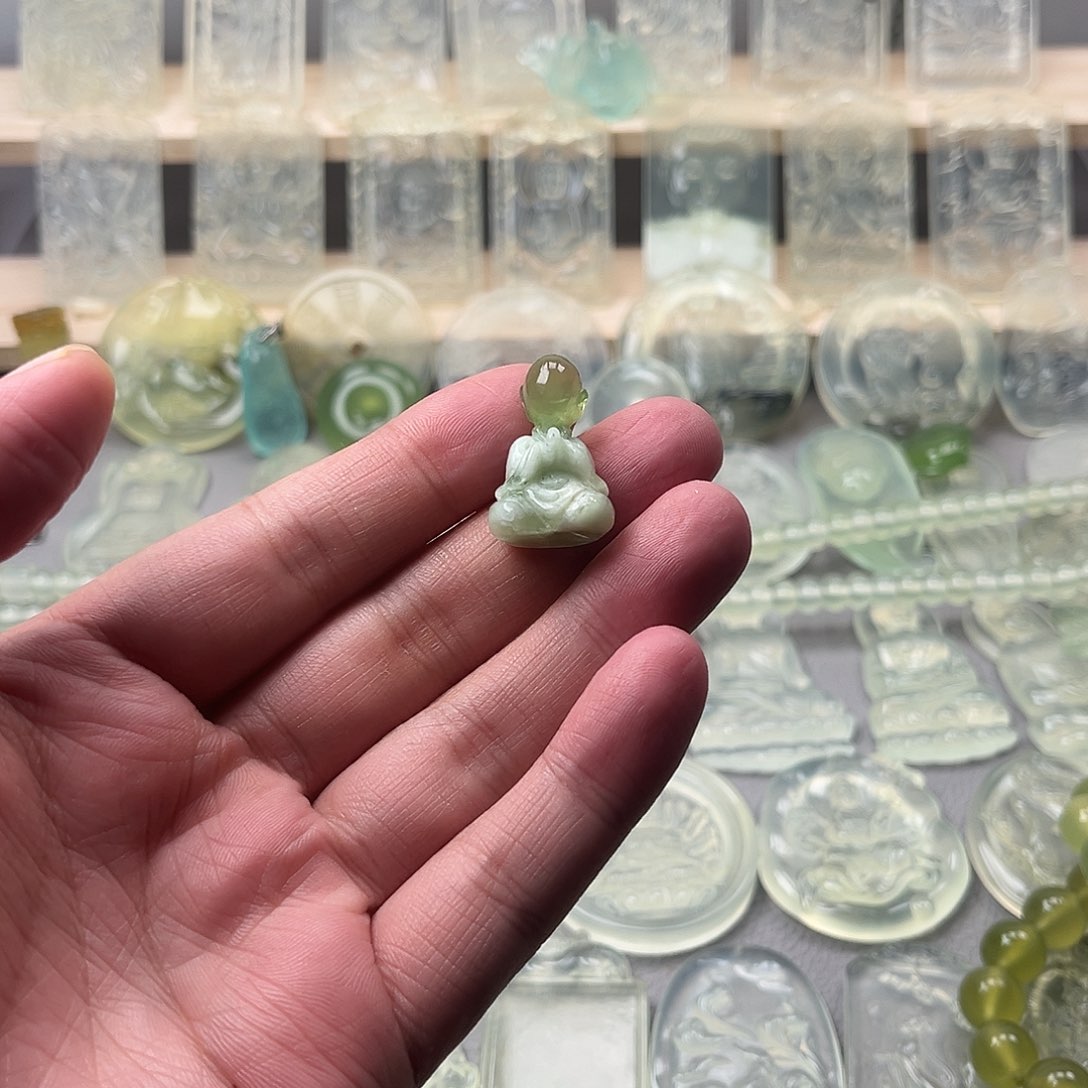 蛇纹石玉未镶嵌颈饰