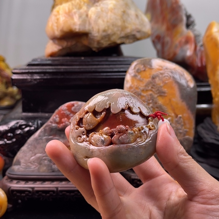 田黄石鸳鸯戏水手把件