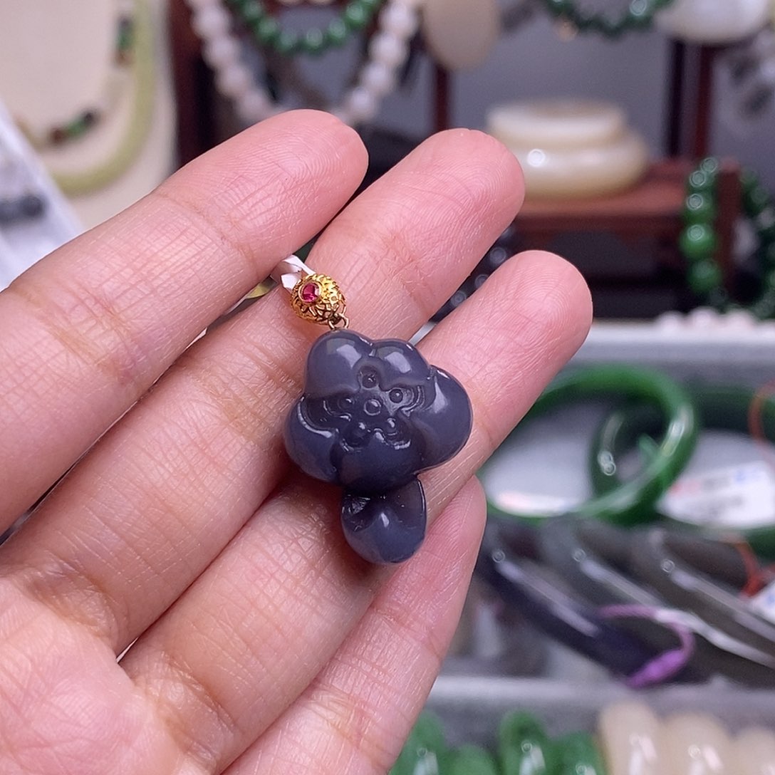 和田玉清货补贴浓烟紫莲花吊坠金镶未镶嵌