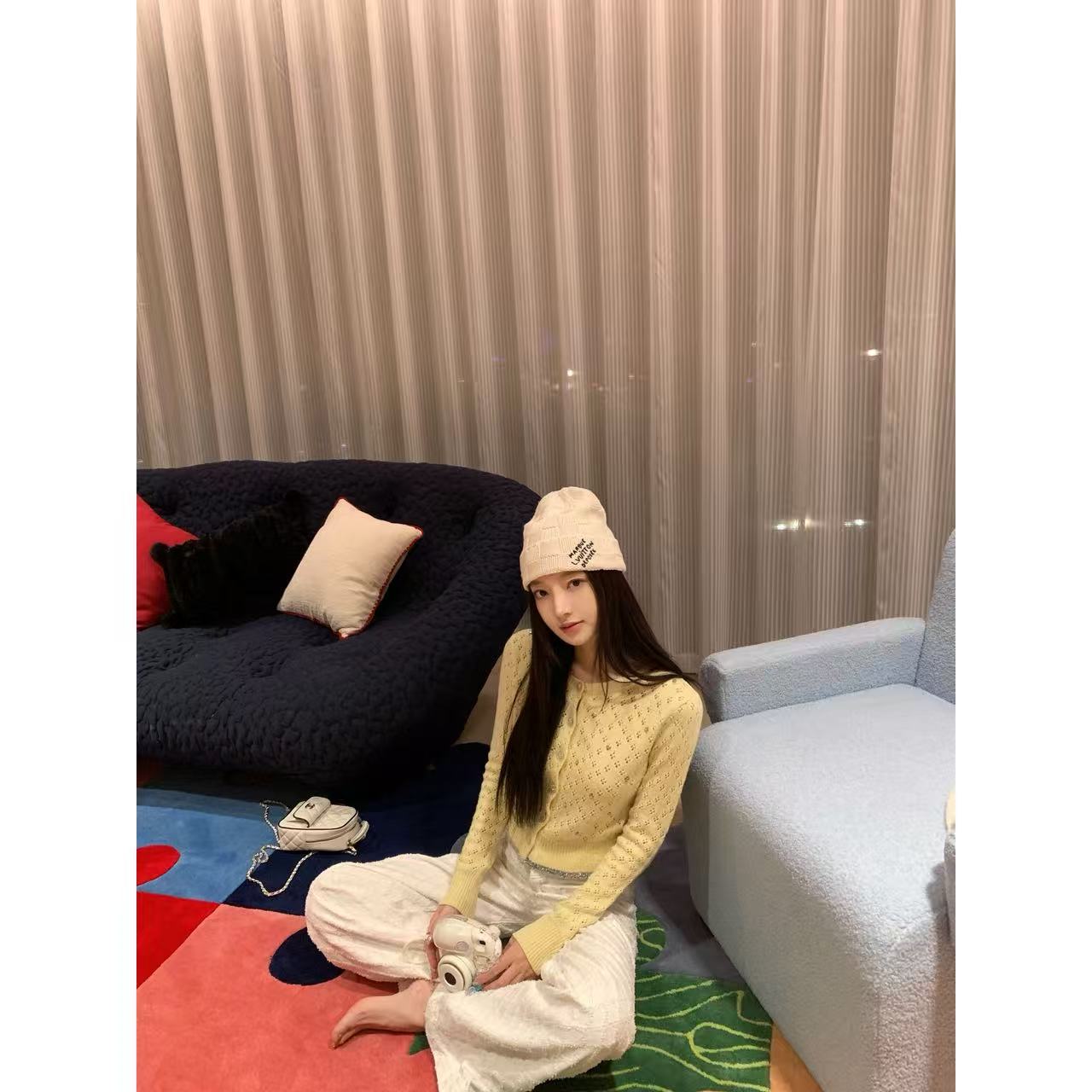 【盒子专享】泡芙来信     秋季镂空镶钻气质外搭短款针织开衫