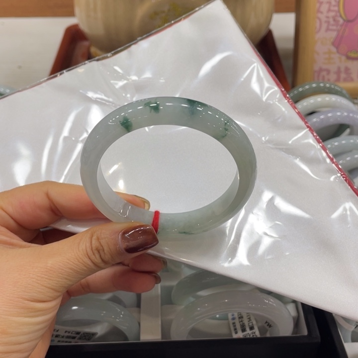 翡翠手镯未镶嵌手镯