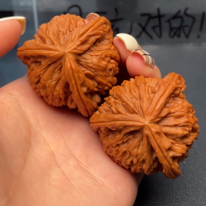 A***风文玩核桃吊坠白狮子