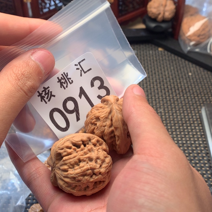 文玩核桃吊坠红锦鲤