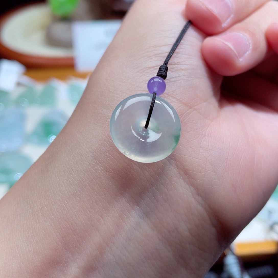 翡翠颈饰未镶嵌扣子