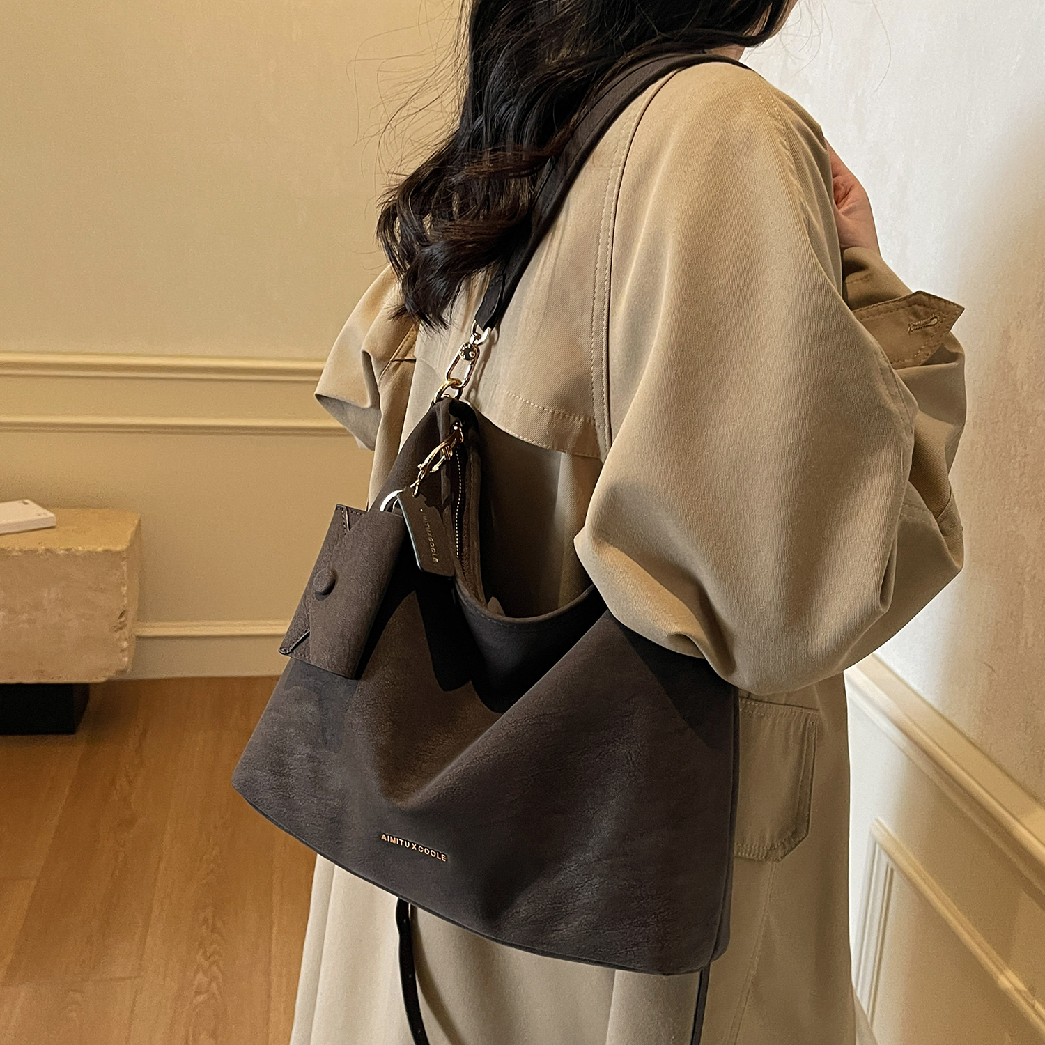 艾米兔 X COOLE女包2025新款日常通勤简约纯色大容量小众单肩包