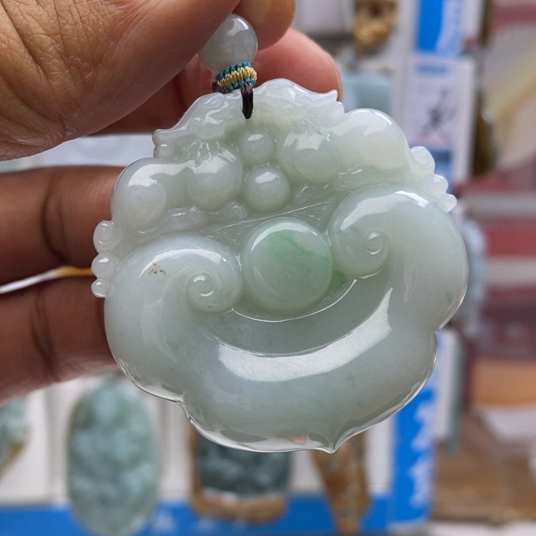 翡翠颈饰未镶嵌麒麟