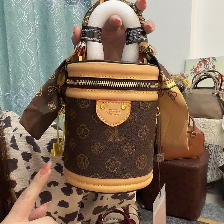 蚕丝水桶包水桶包水桶包