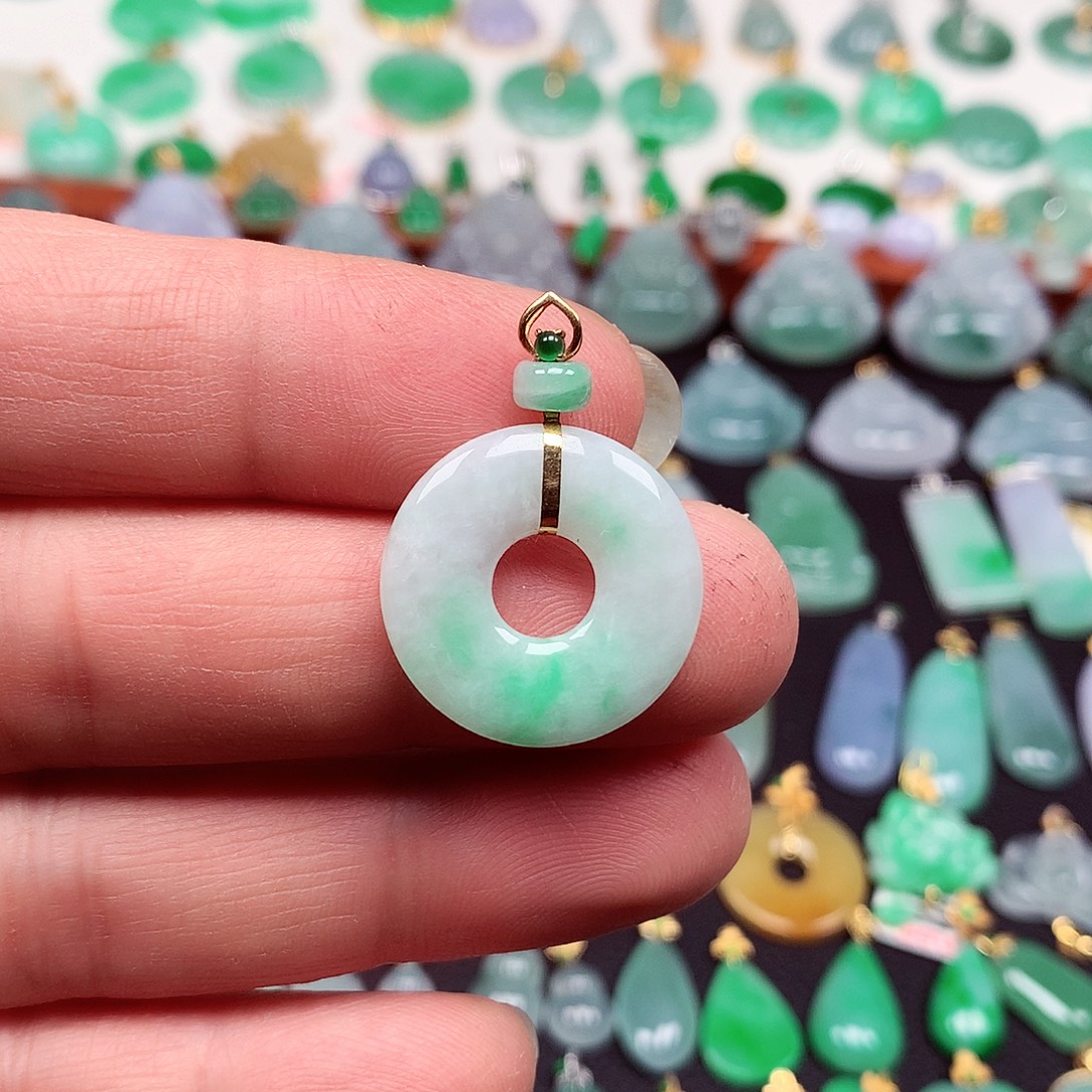 翡翠18K金镶嵌颈饰