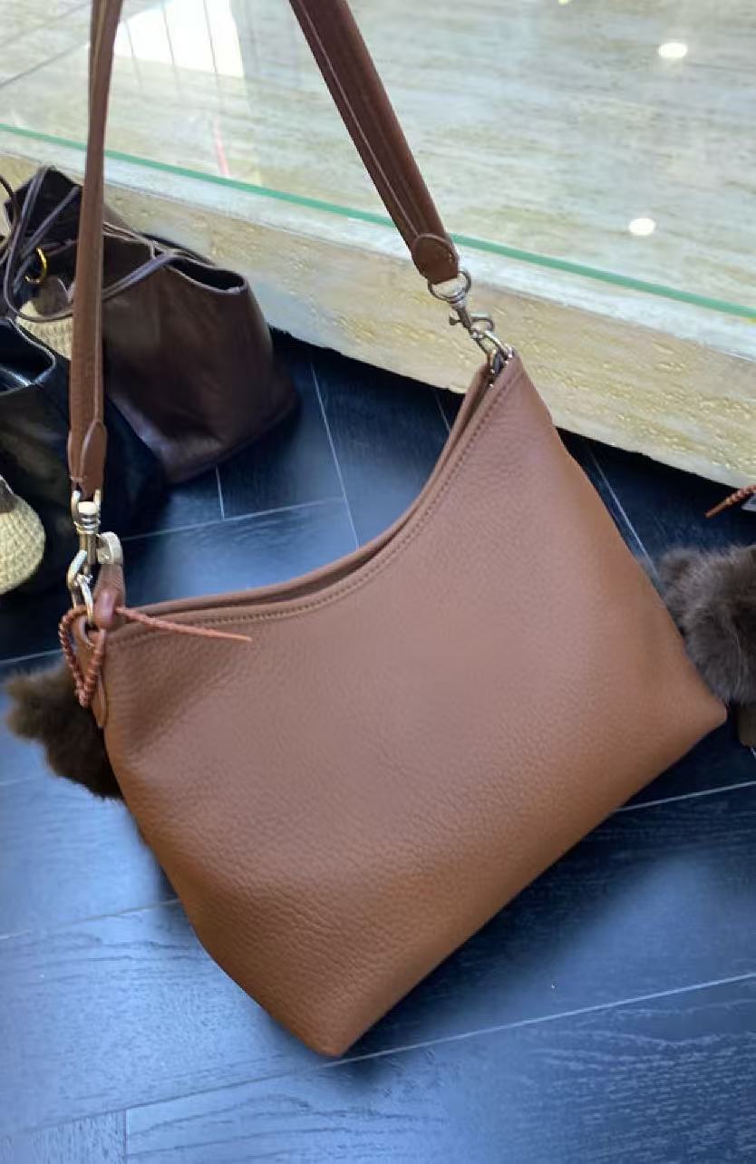 5819款真皮百搭单肩包      CSZ