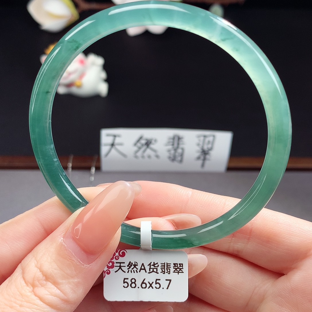 翡翠手镯（圆镯）未镶嵌