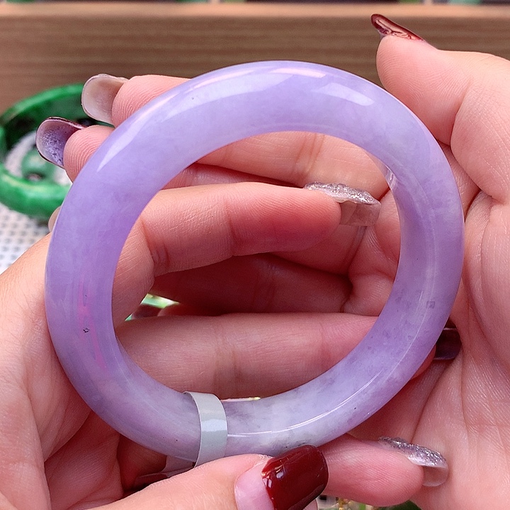 翡翠手镯未镶嵌翡翠