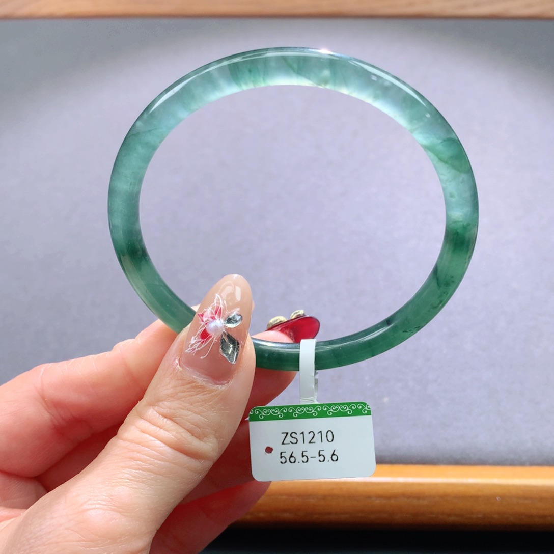 翡翠手镯未镶嵌天然翡翠手镯