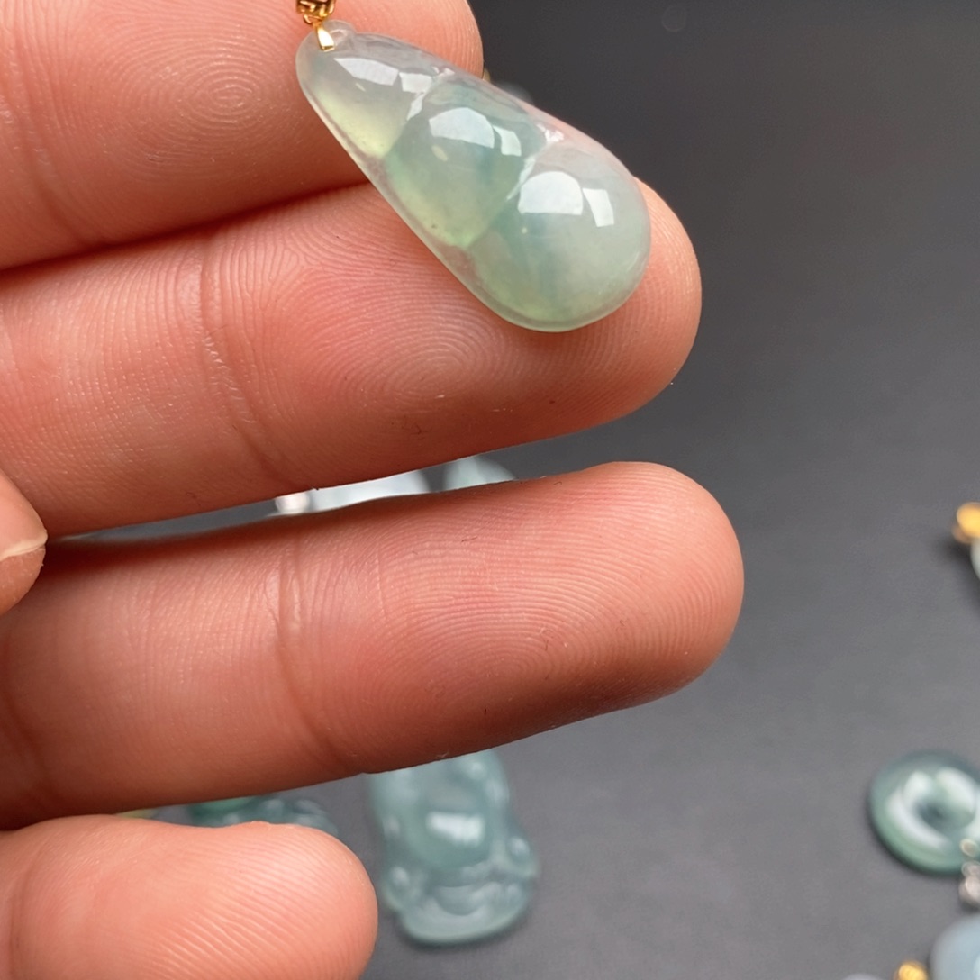 颈饰18K金镶嵌翡翠