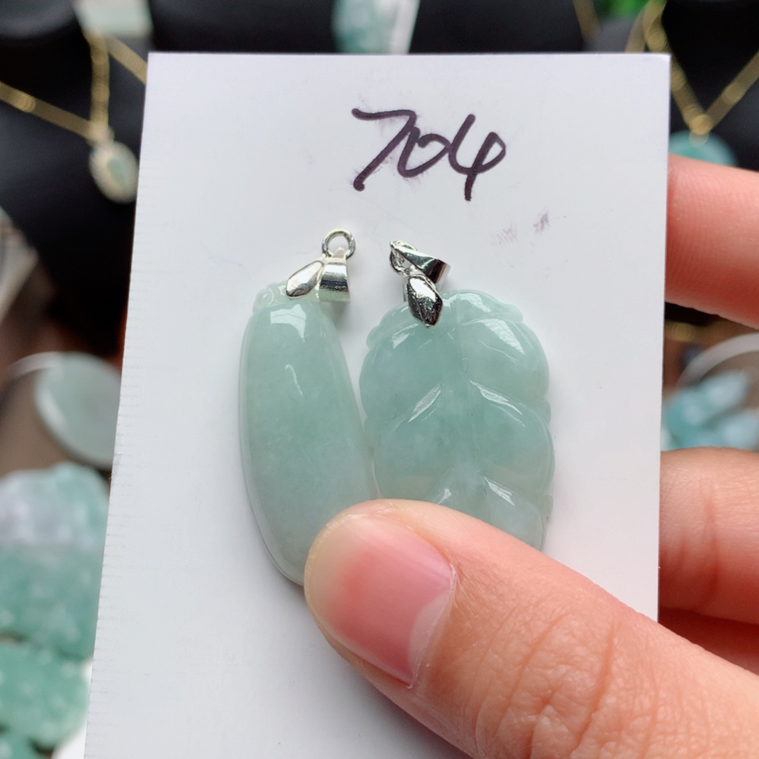 翡翠颈饰合金吊坠