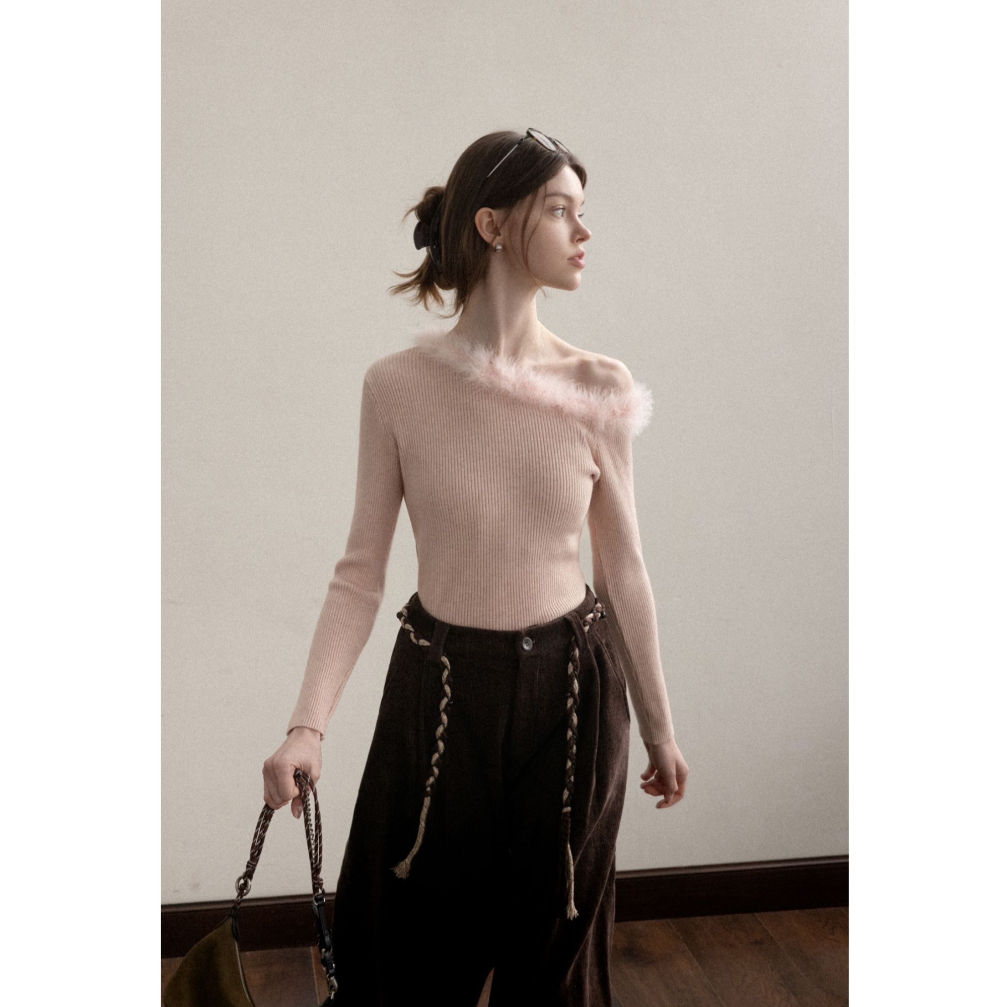 羊城故事 纯欲风斜领露肩毛领拼接毛针织衫 Y2512x毛针织衫x2072