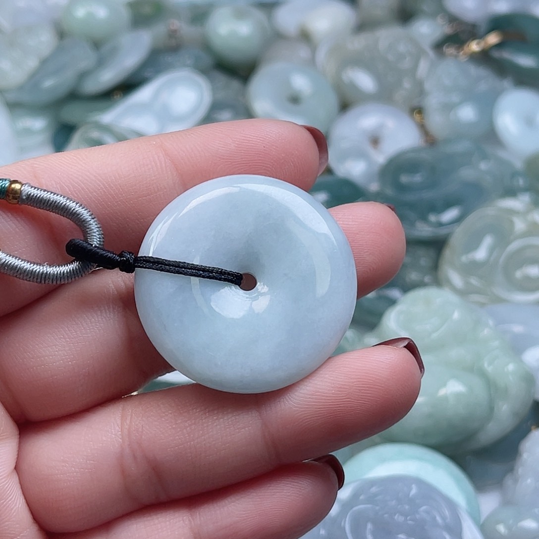 翡翠颈饰未镶嵌木****心