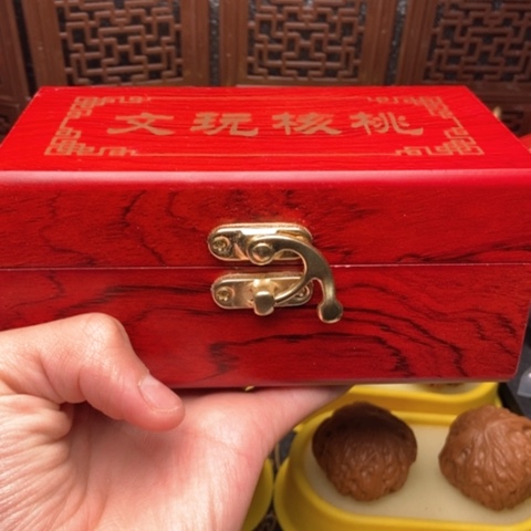 文玩核桃吊坠盒子