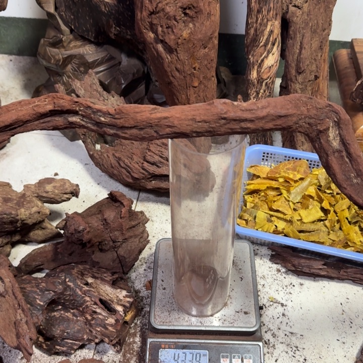 凱***~木海南红降花梨公433克