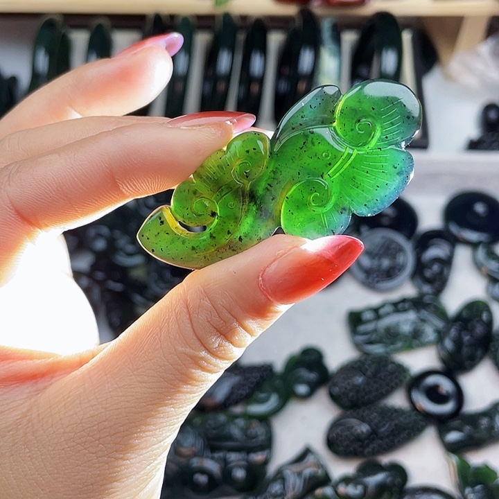 蛇纹石玉未镶嵌挂件泰山玉如意