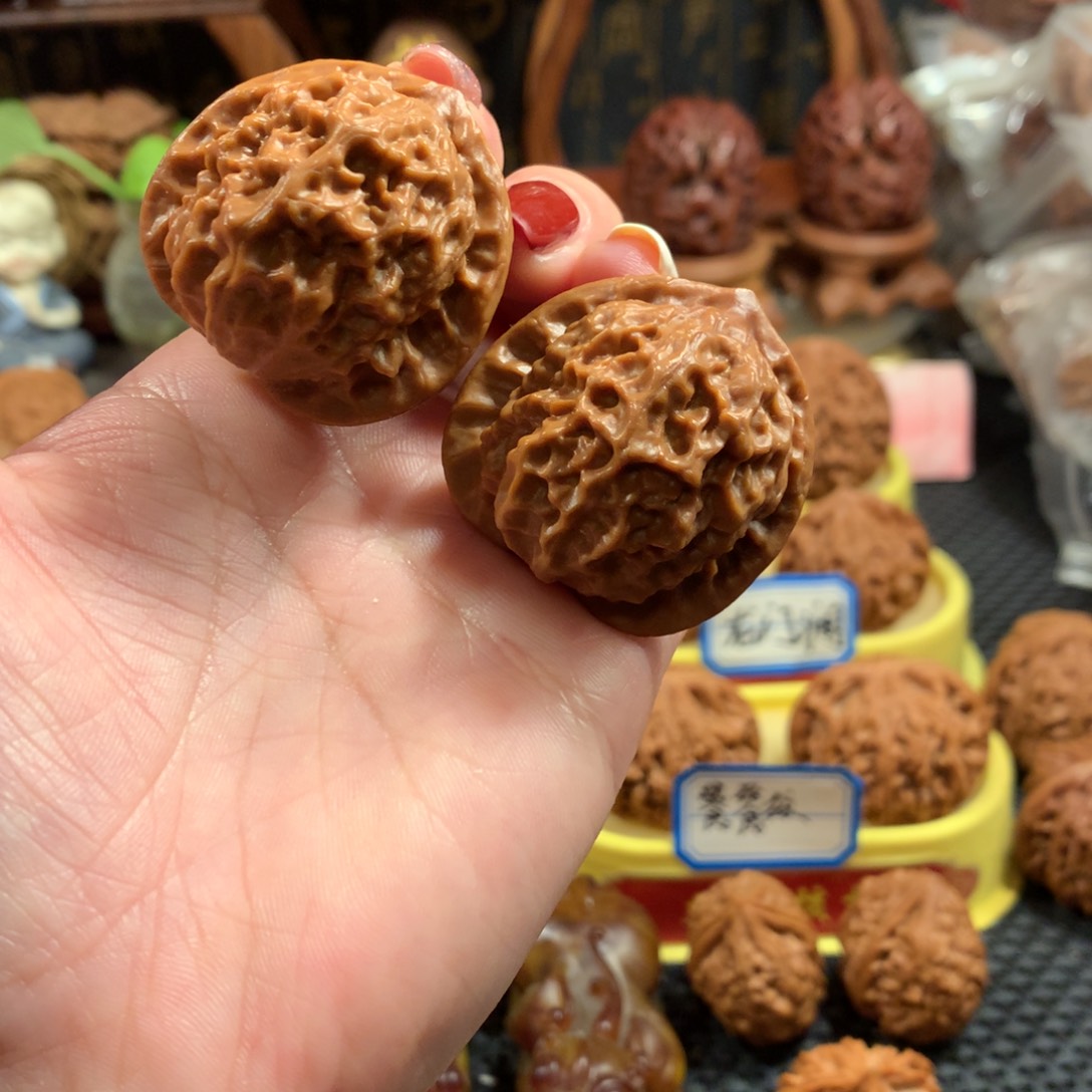 文玩核桃把件瓷娃娃