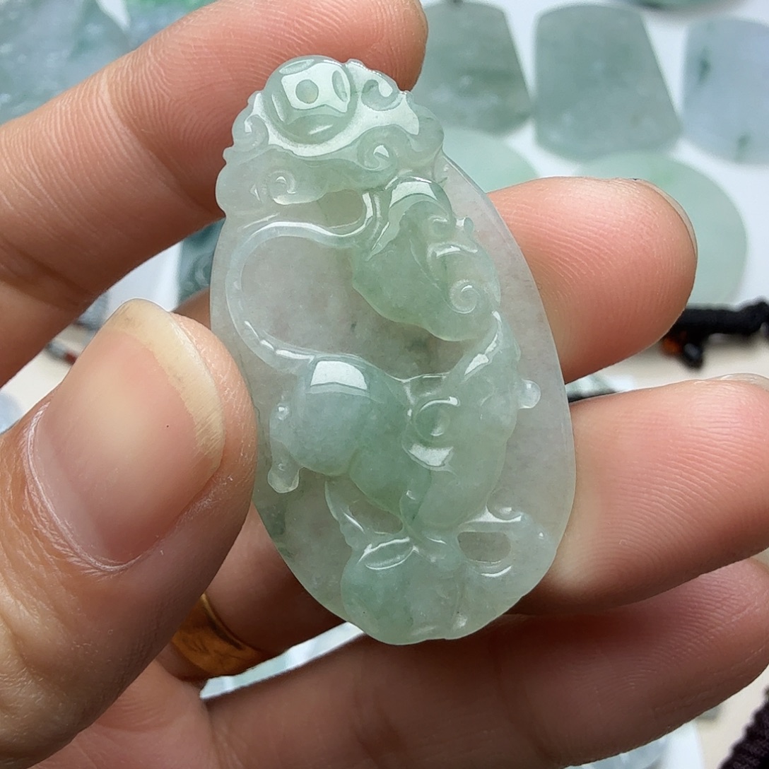 翡翠未镶嵌颈饰天然缅甸翡翠A货冰种鼠牌