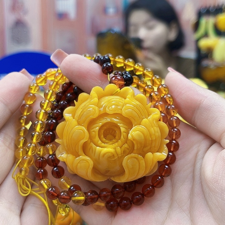 y***i未镶嵌颈饰蜜蜡吊坠