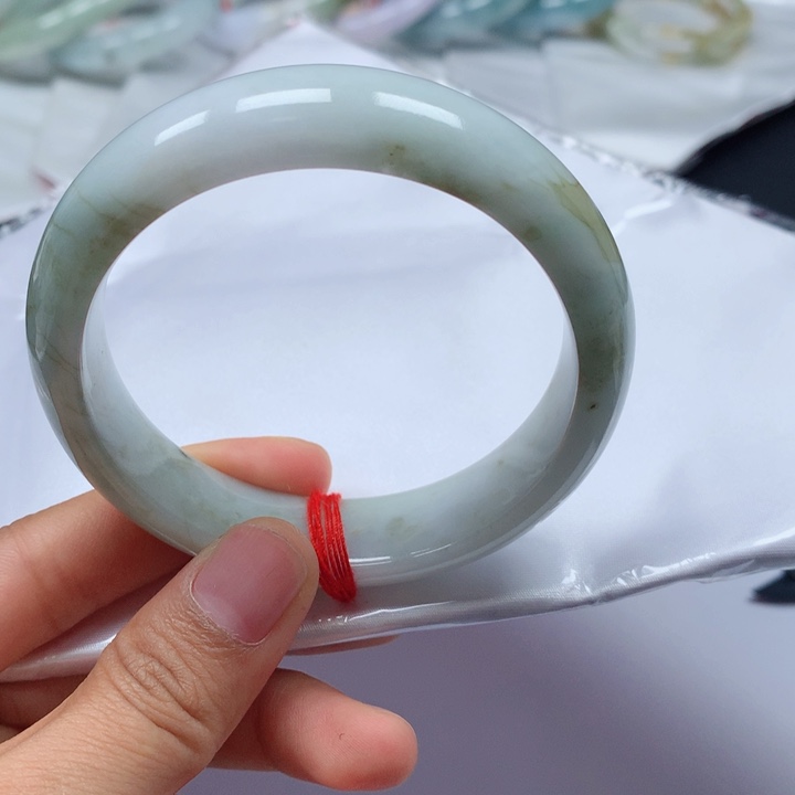 翡翠手镯未镶嵌翡翠手镯