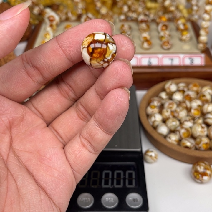 琥珀裸石未镶嵌这****?65号