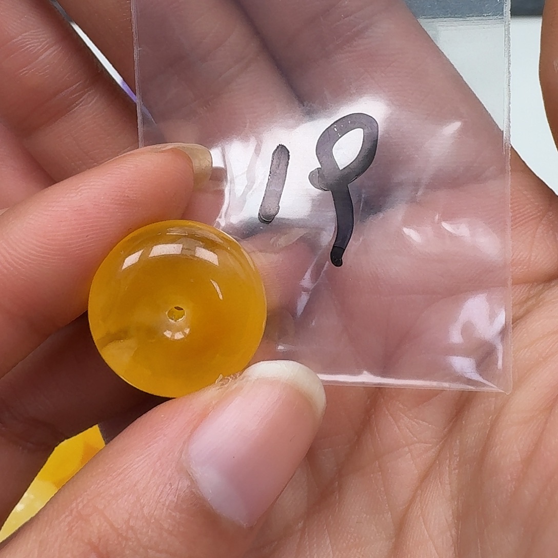 琥珀未镶嵌裸石悠悠