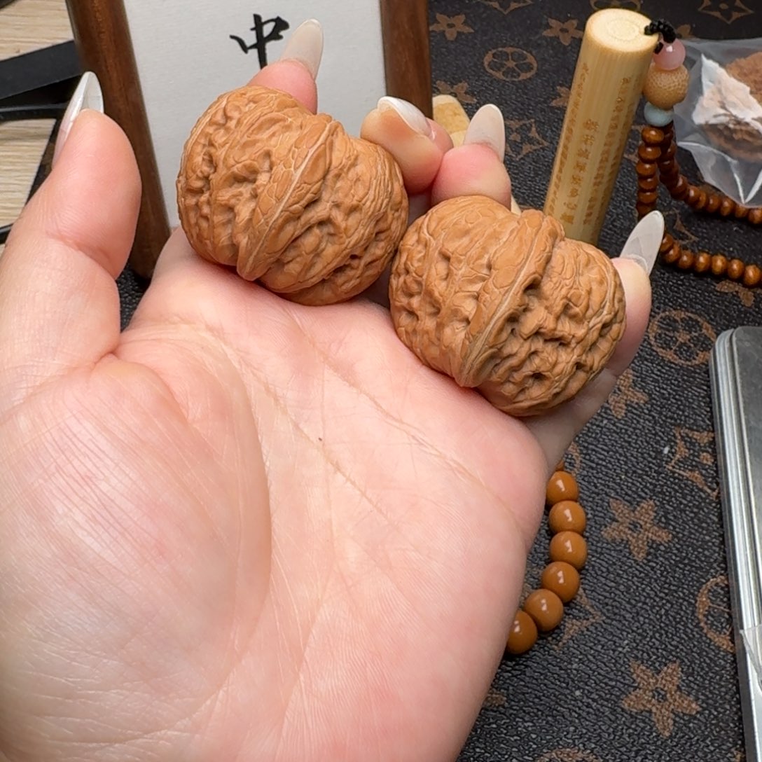 發***.文玩核桃把件42元宝G191