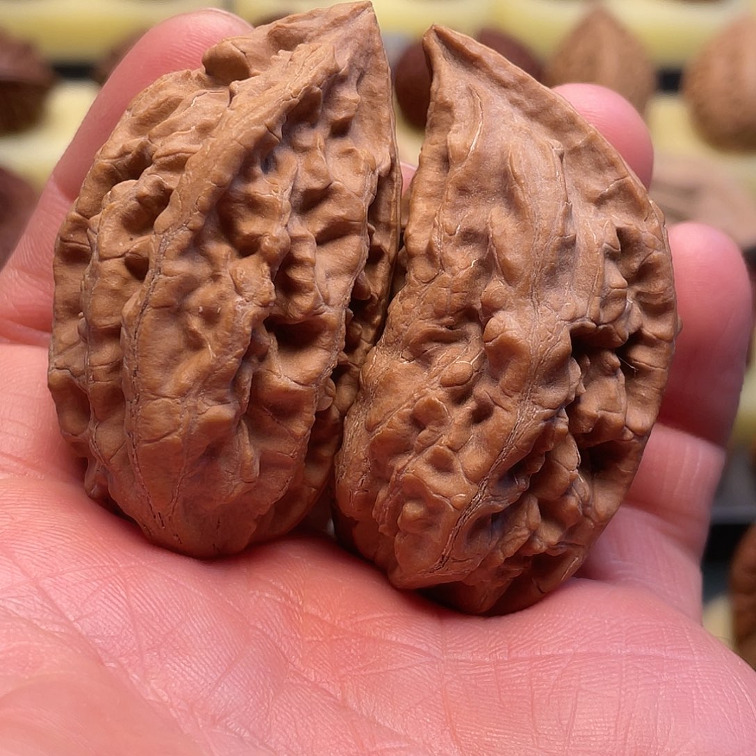 猴头核桃吊坠瑕疵大半壁