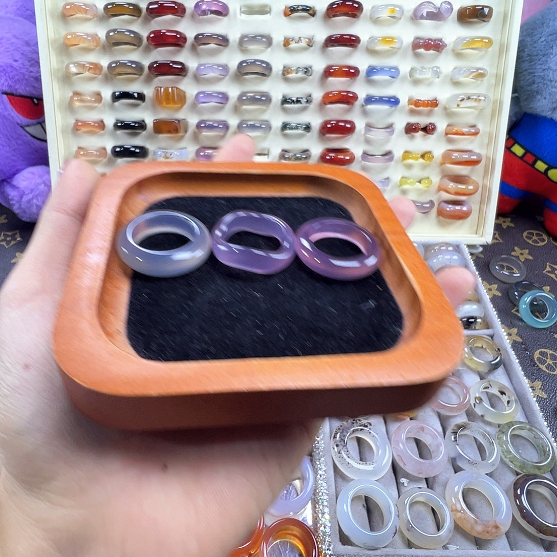 哈****玛瑙/玉髓未镶嵌戒指A23不退换18.5港19三只